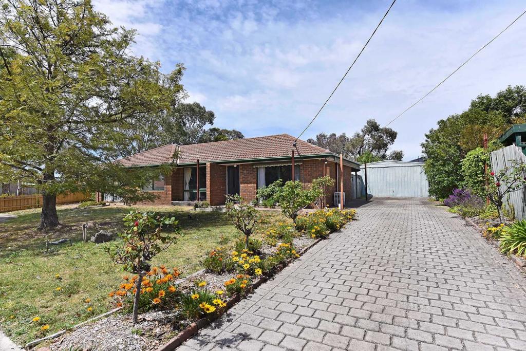 4 GOSSE CT, SUNBURY, VIC 3429