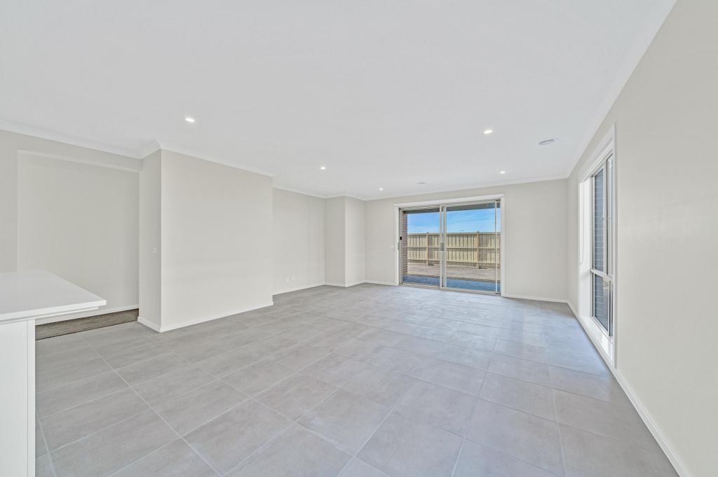 13 Bloodstone Way, Cranbourne East, VIC 3977