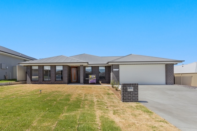 3 Fairleigh Pl, Kelso, NSW 2795