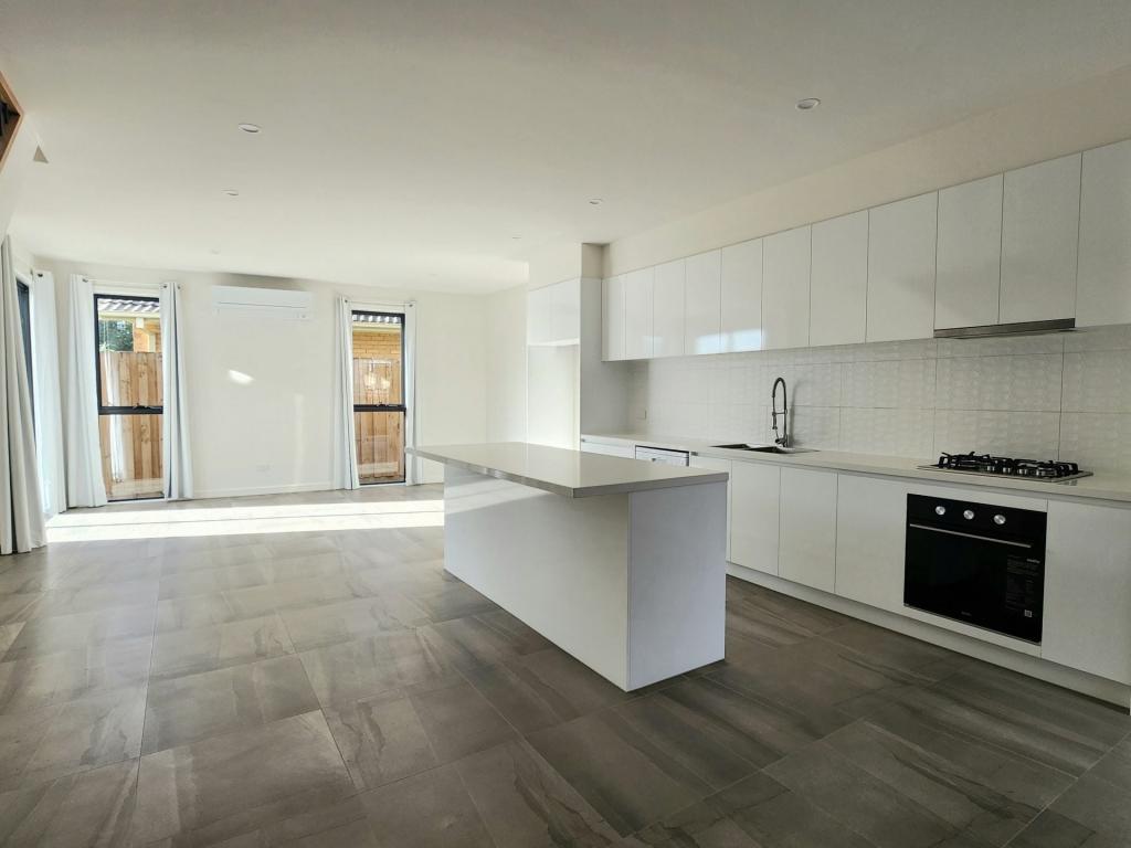 2/24 GOSSAMER ST, WERRIBEE, VIC 3030
