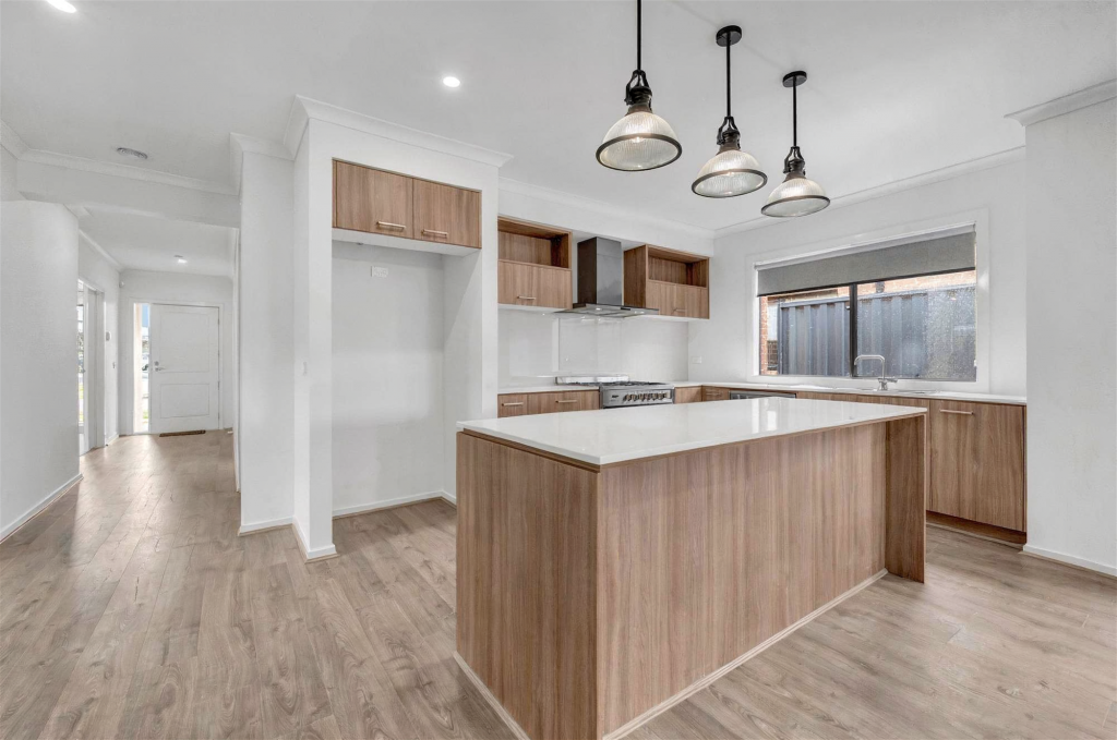 572 HEATHER GR, CLYDE NORTH, VIC 3978