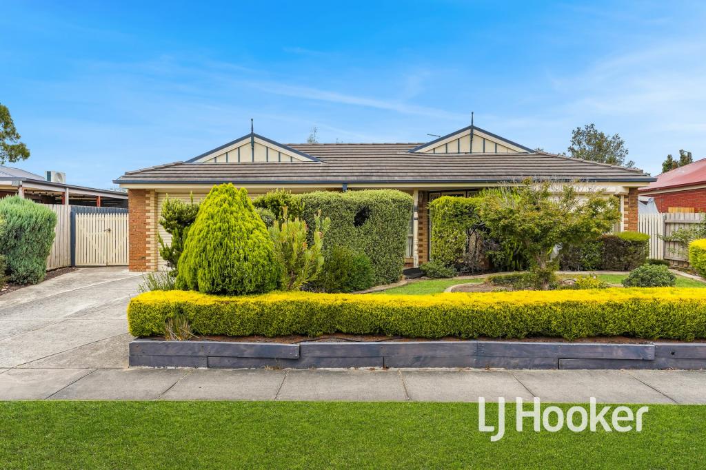 16 Sir Thomas Dr, Pakenham, VIC 3810