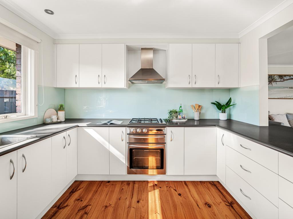 4/3 Crewe Rd, Hughesdale, VIC 3166