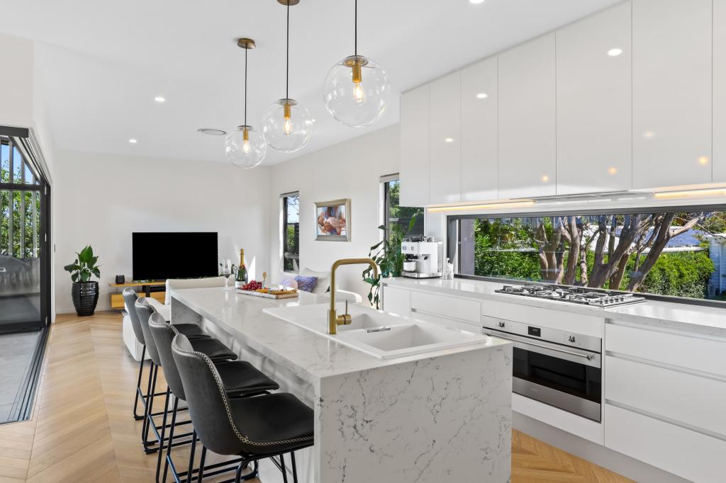 2/8 Wilson St, Labrador, QLD 4215