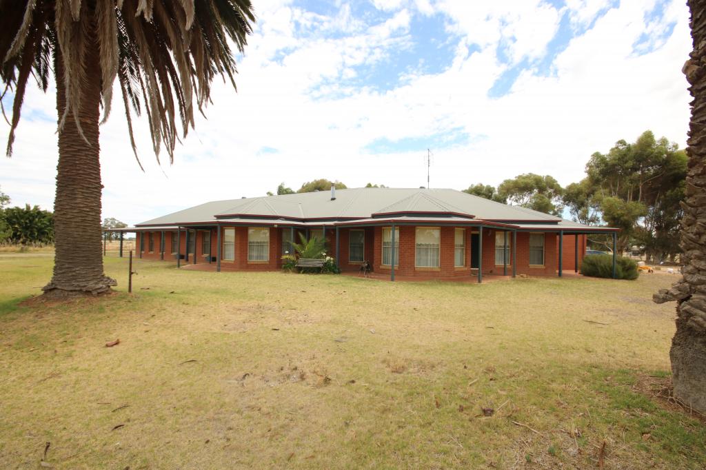 614 Nullabooma Rd, Wakool, NSW 2710