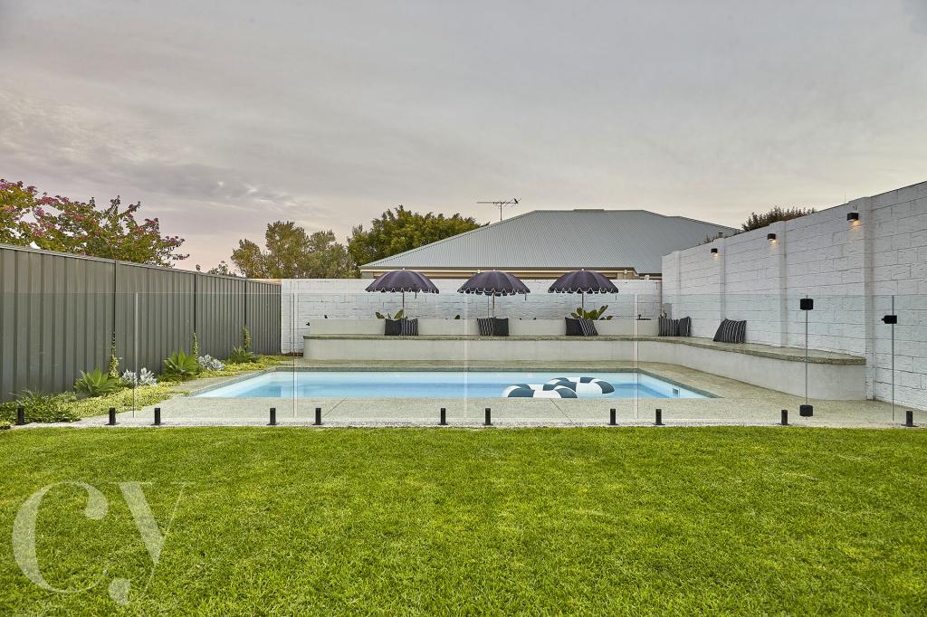 2a Birdwood Rd, Melville, WA 6156