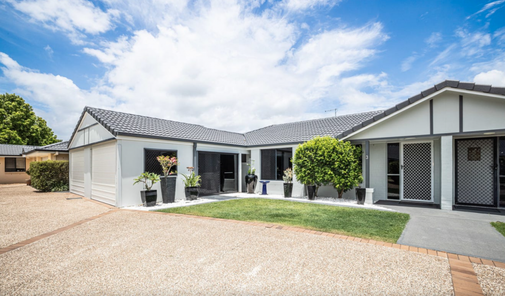 3 Seafarer Ct, Sandstone Point, QLD 4511