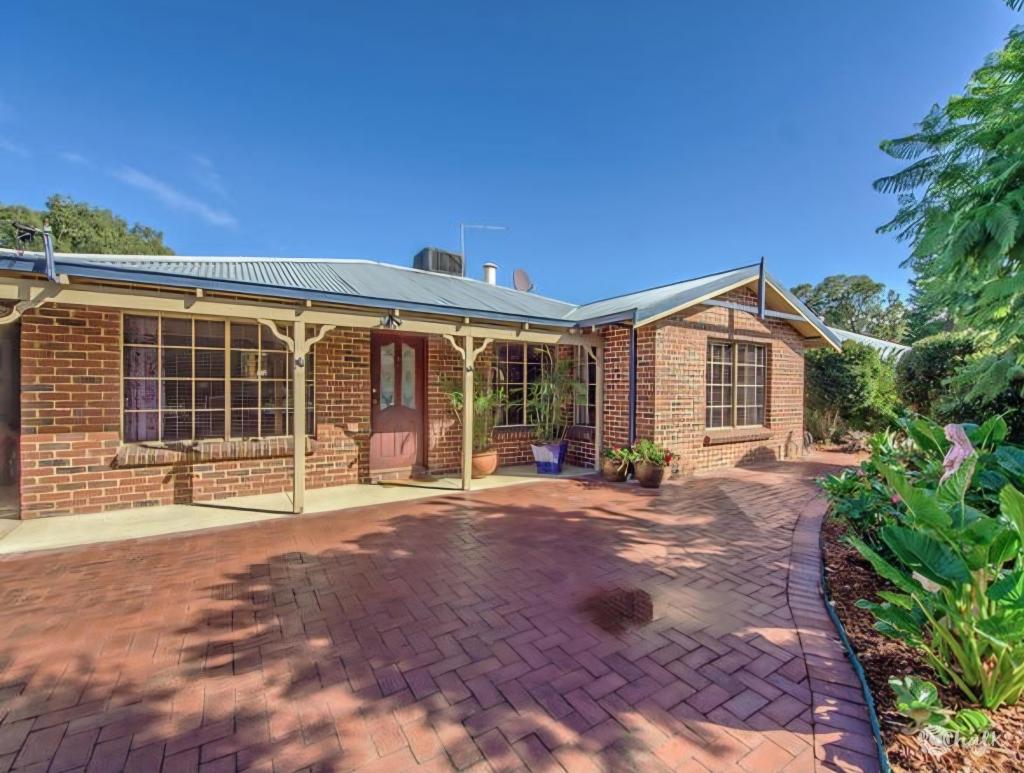 6 Abbey Rd, Armadale, WA 6112