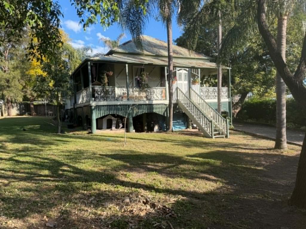 15 Brisbane Rd, Dinmore, QLD 4303