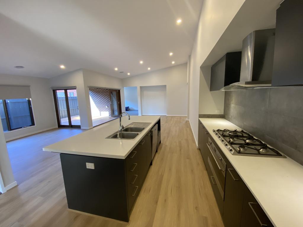 11 Gallant Rd, St Leonards, VIC 3223