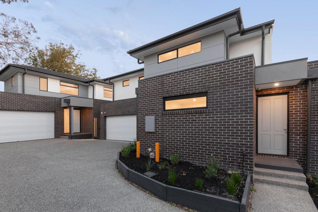 2/30 CAMERON RD, CROYDON, VIC 3136