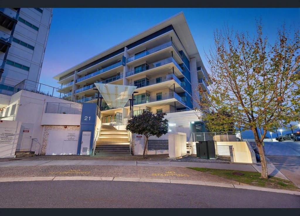 302/21 Malata Cres, Success, WA 6164