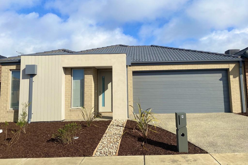 9 ANNABEL ST, DEANSIDE, VIC 3336