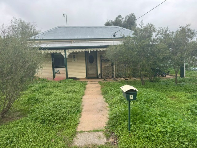 7 Rutherford St, Charlton, VIC 3525