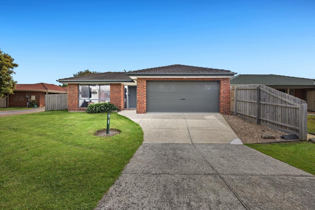 18 Chatham Cl, Cranbourne East, VIC 3977