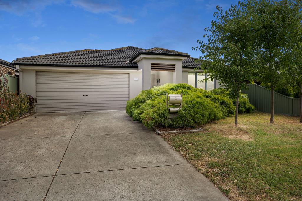 11 Waterford Dr, Miners Rest, VIC 3352