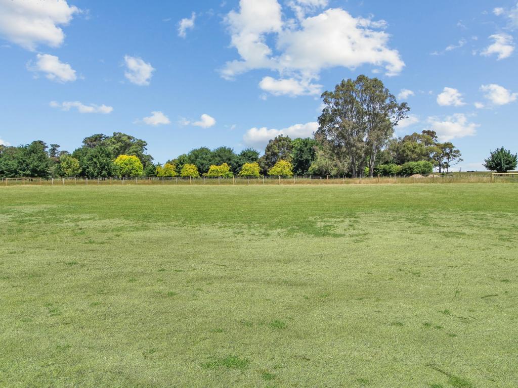 118 CROOKE ST, EAST BAIRNSDALE, VIC 3875