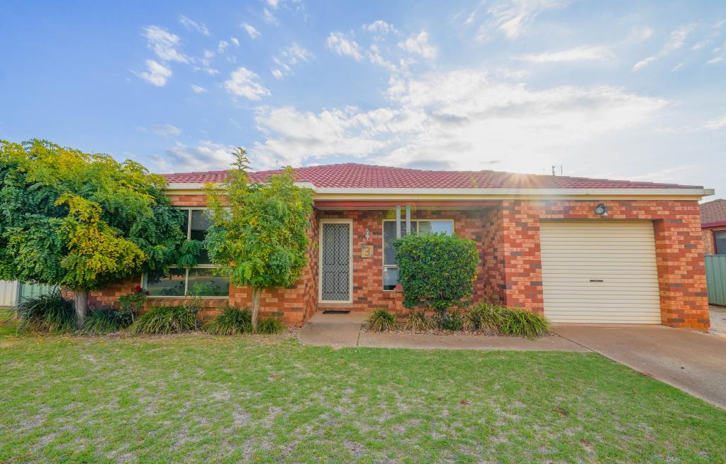 3 Mimosa Rd, Parkes, NSW 2870
