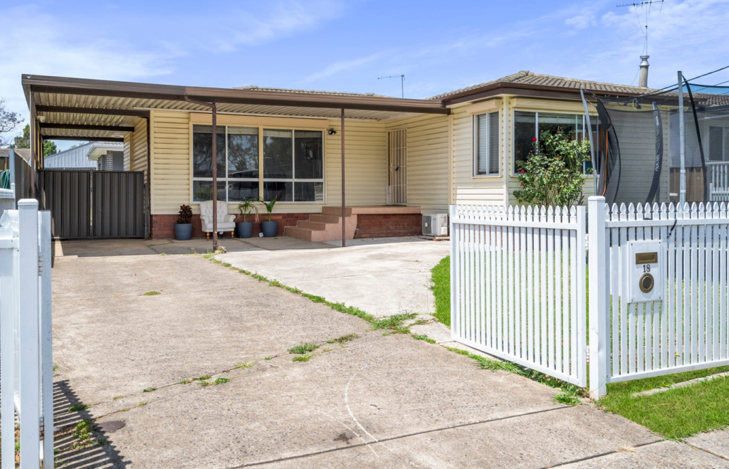18 Sunset Ave, Lurnea, NSW 2170