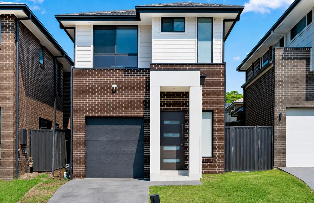 8 YUSEN ST, RIVERSTONE, NSW 2765