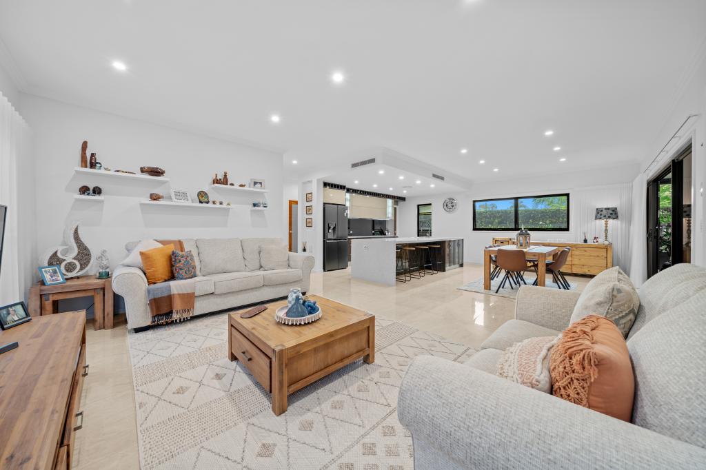 2/13 Wynflo St, Labrador, QLD 4215