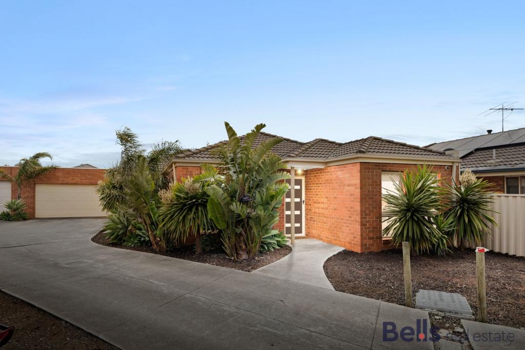 2/54 LOMANDRA BOWL, HARKNESS, VIC 3337