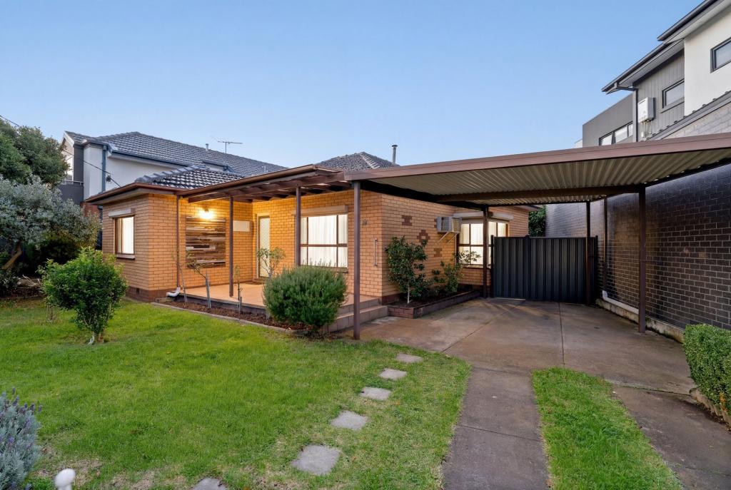 18 THE CIRCLE, ALTONA NORTH, VIC 3025