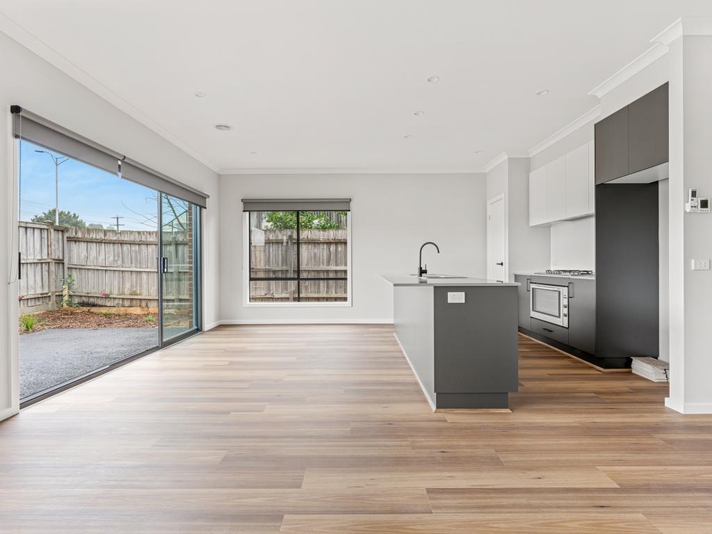 35b Chardonnay Dr, Skye, VIC 3977
