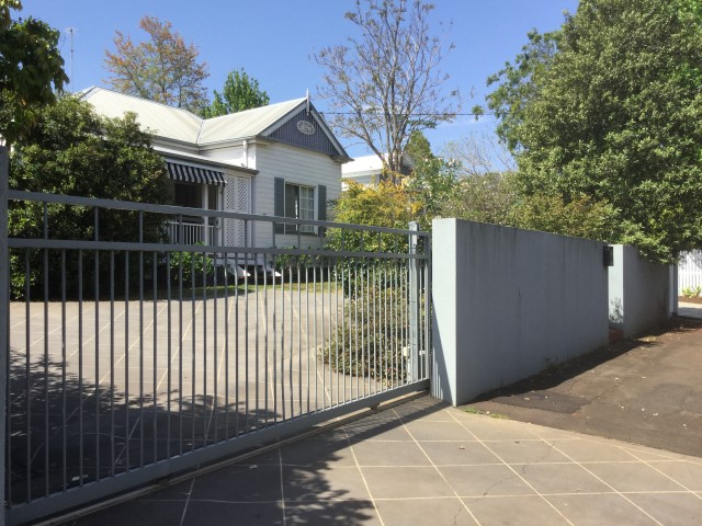 79 Bridge St, Mount Lofty, QLD 4350