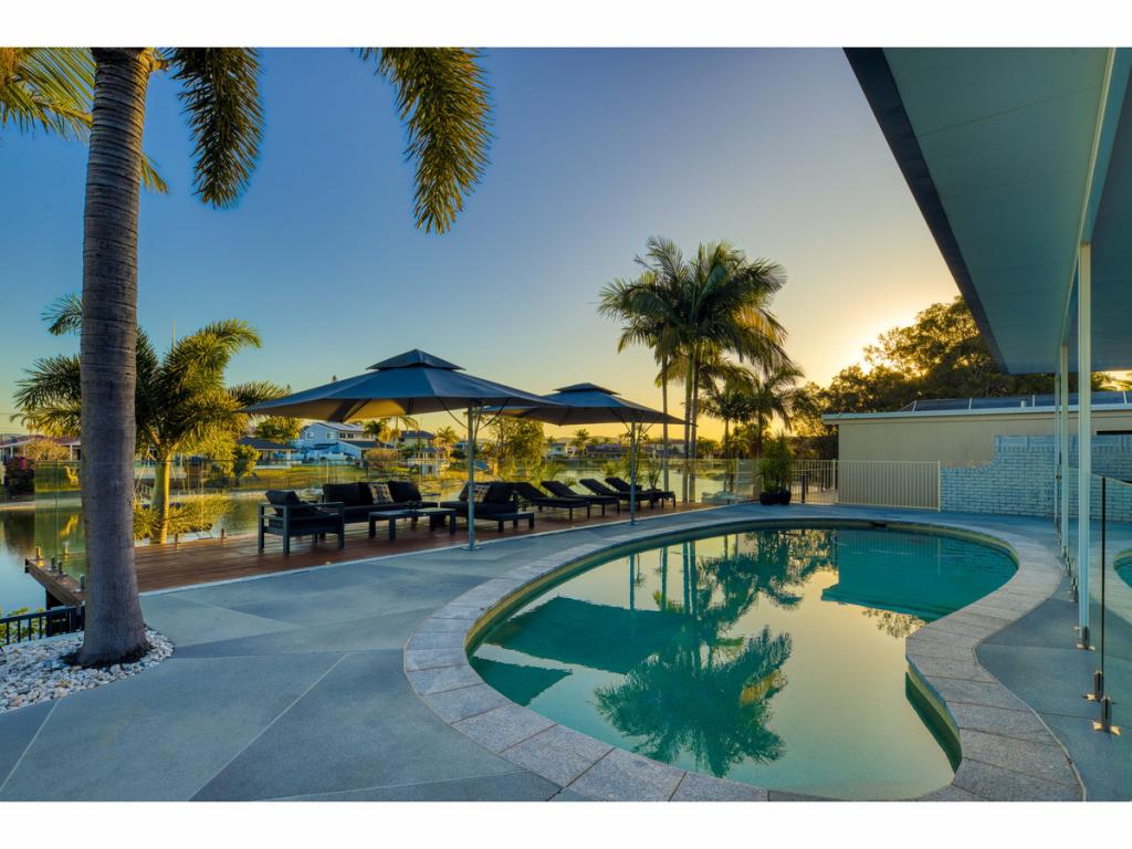 10 Fremar St, Broadbeach Waters, QLD 4218