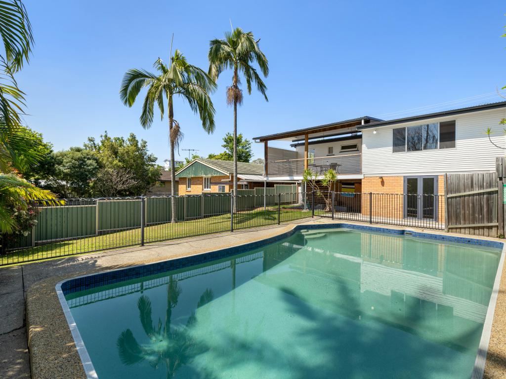 15 Coleridge St, Stafford Heights, QLD 4053