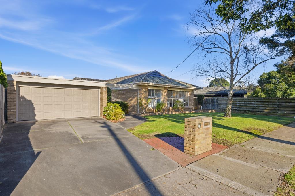 18 ALAMEDA DR, SALE, VIC 3850