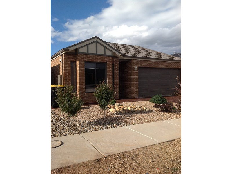 16 Hawthorn Ave, Melton West, VIC 3337