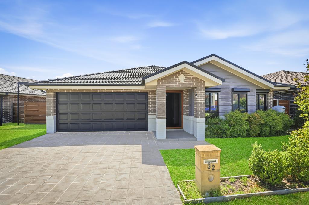 32 CARTER ST, ORAN PARK, NSW 2570