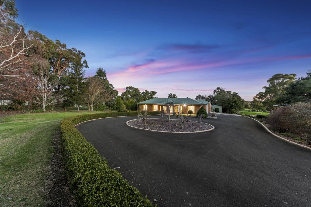 18 Silky Oak Ct, Garfield, VIC 3814