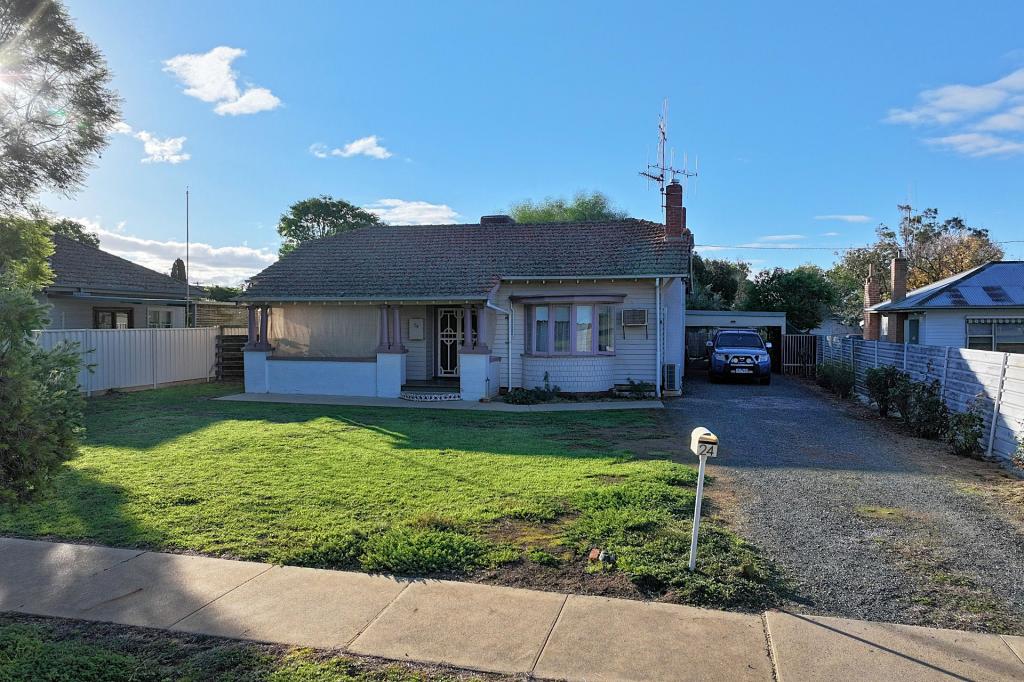 24 MCKENZIE ST, ROCHESTER, VIC 3561