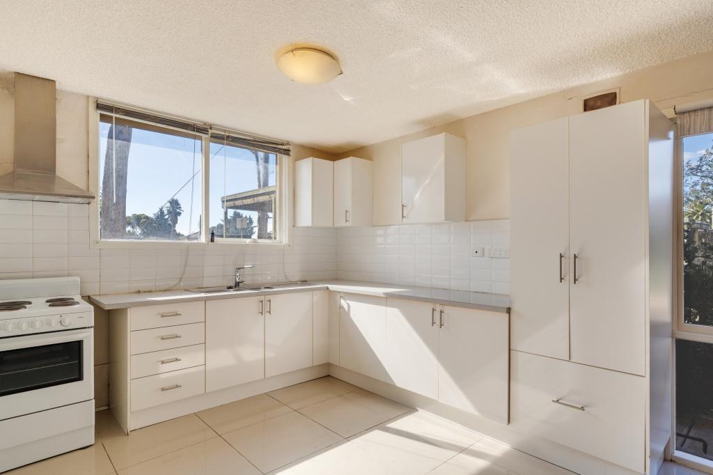 1/128 EAST ESP, ST ALBANS, VIC 3021