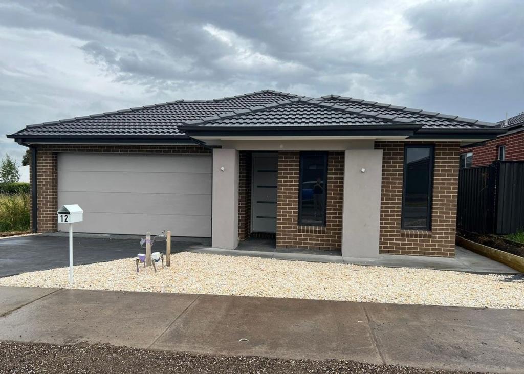 12 SALIM WAY, CLYDE NORTH, VIC 3978