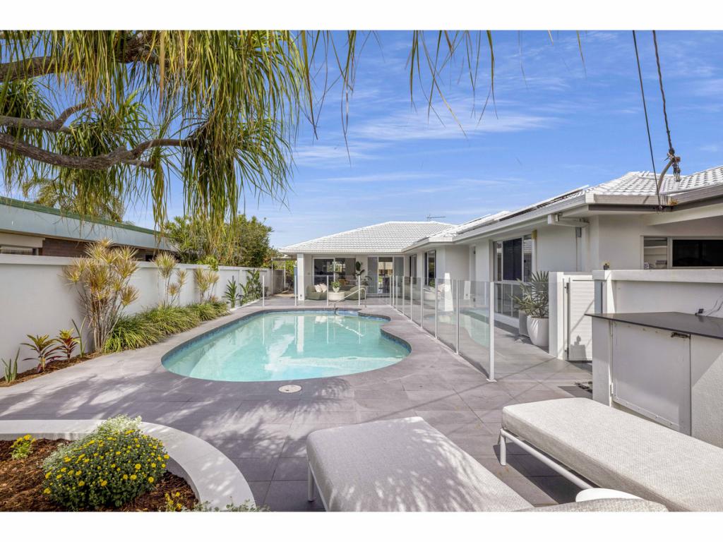 25 Beverley Cres, Broadbeach Waters, QLD 4218