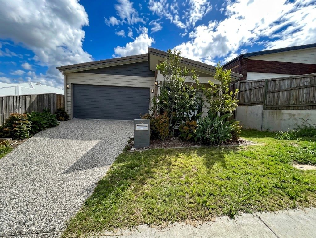 10 Aurora St, Spring Mountain, QLD 4300