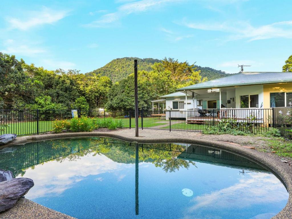 9-11 Peakviews Cl, Redlynch, QLD 4870