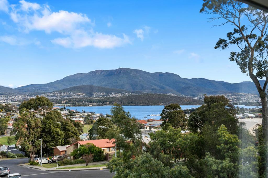 1/20 Excalibur Pl, Lindisfarne, TAS 7015