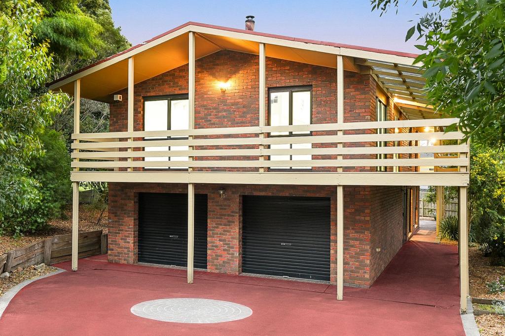 24 INNES CT, BERWICK, VIC 3806