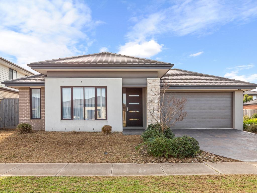 33 LATITUDE PROM, TRUGANINA, VIC 3029