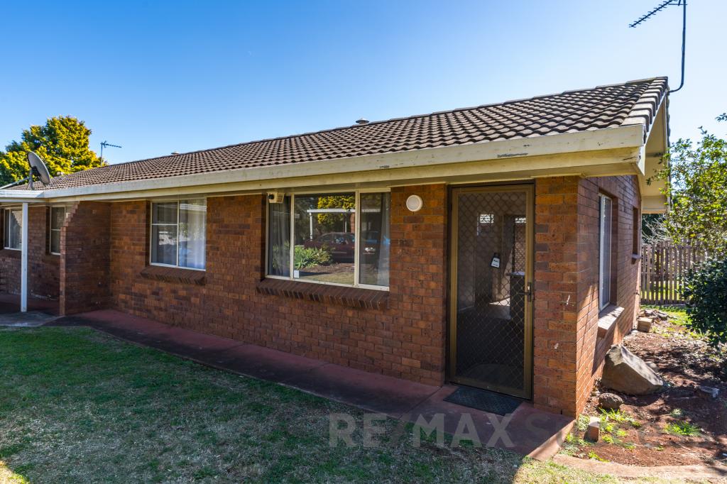 2/378 Hume St, Centenary Heights, QLD 4350