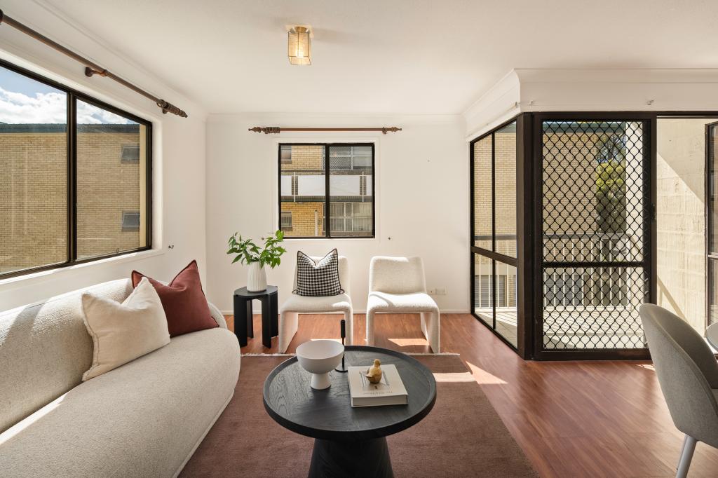 2/8 WESTON ST, COORPAROO, QLD 4151