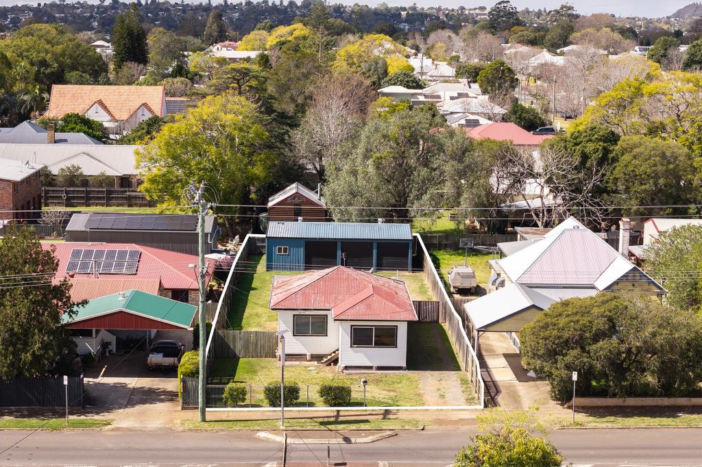 138 Holberton St, Newtown, QLD 4350