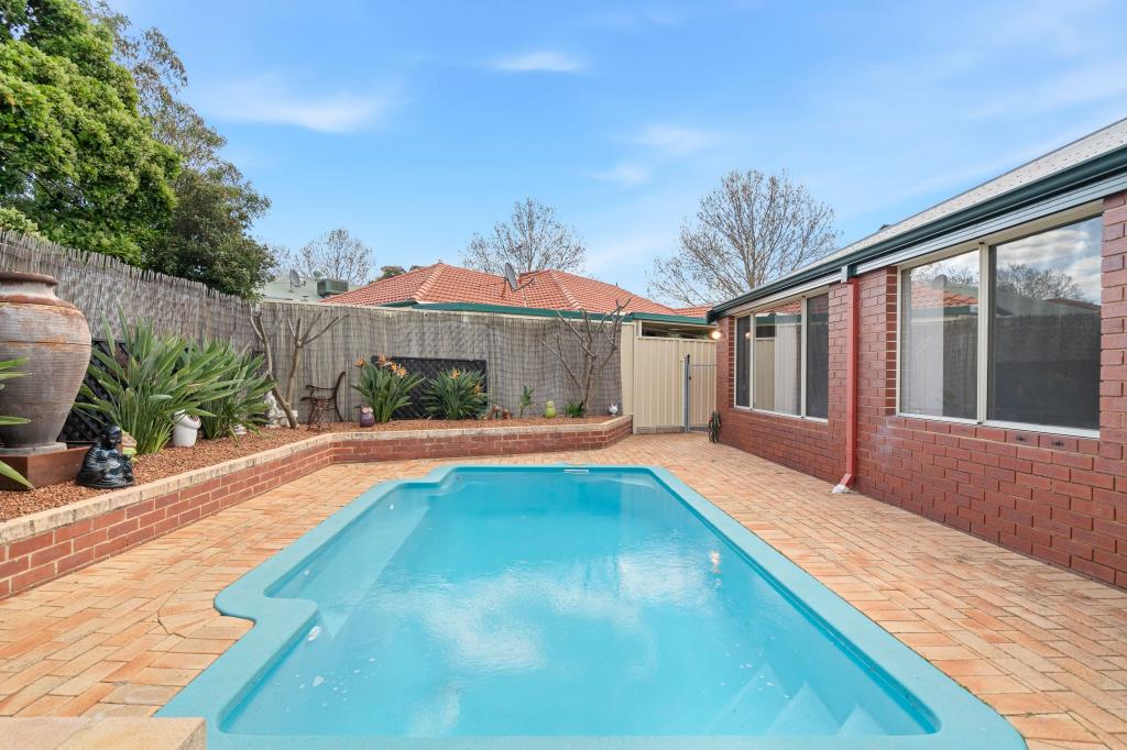 2 Courtland Cres, Redcliffe, WA 6104