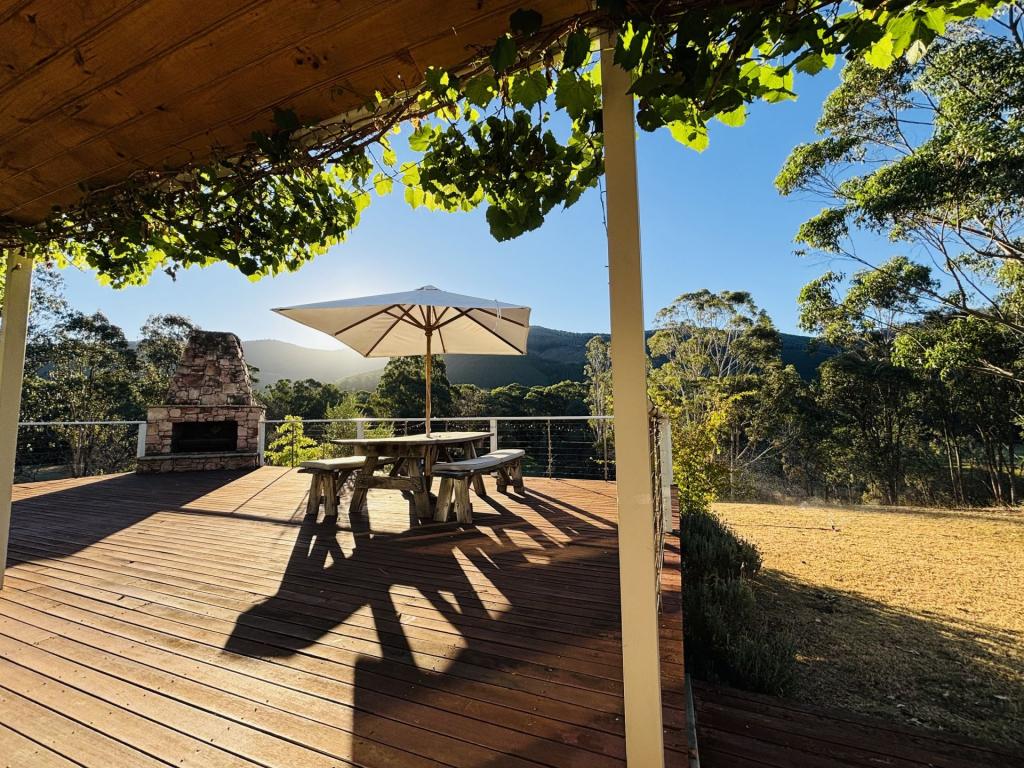 586 Morses Creek Rd, Wandiligong, VIC 3744