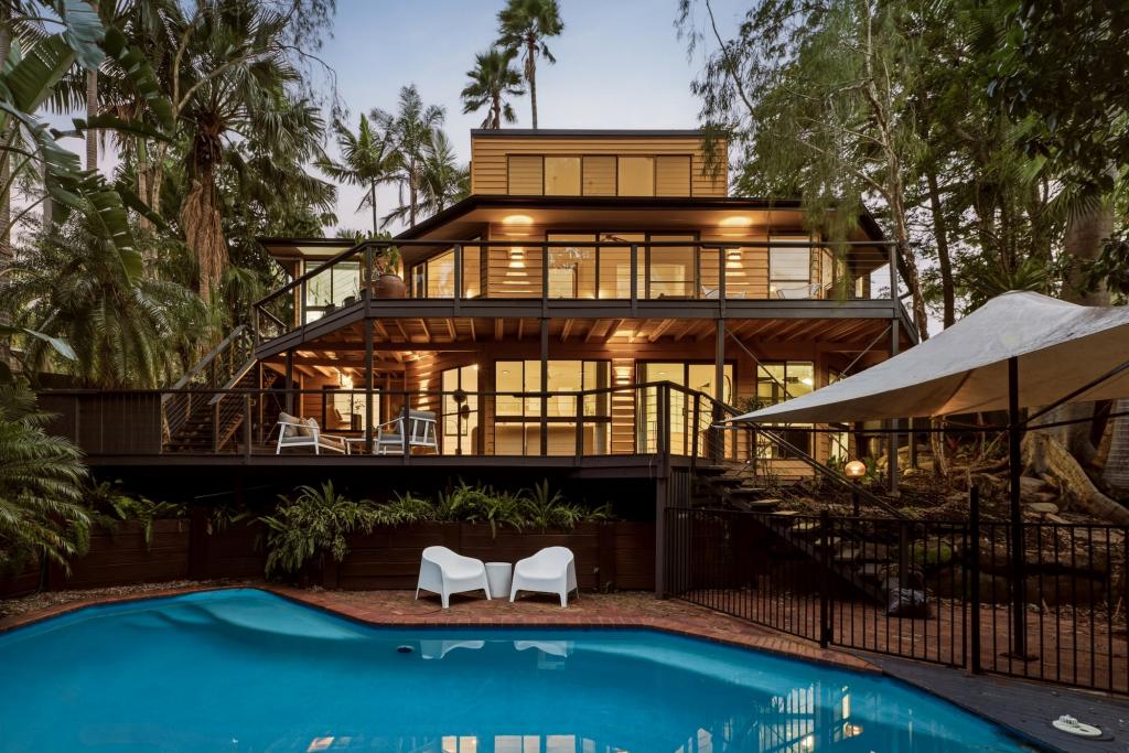 137 Chapel Hill Rd, Chapel Hill, QLD 4069